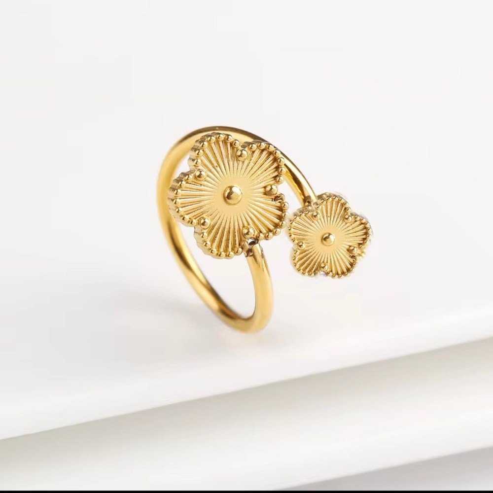 Elegant 18k gold plated stainless steel ring - Picture 6 of 6